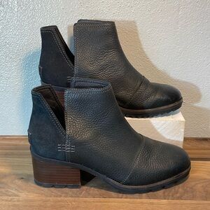 Sorel Cate Cutout Western Minimalist Leather Stacked Heel Short Boot Size 7.5